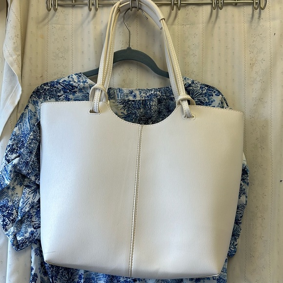 Neiman Marcus Handbags - White leather Neiman marcus purse